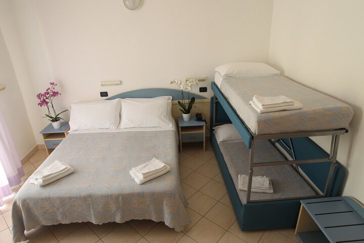 Room 11 of 108