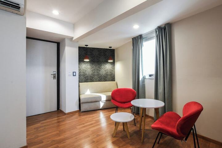Room 6 of 19