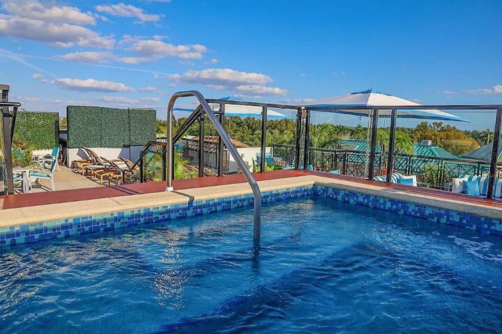 Rooftop pool