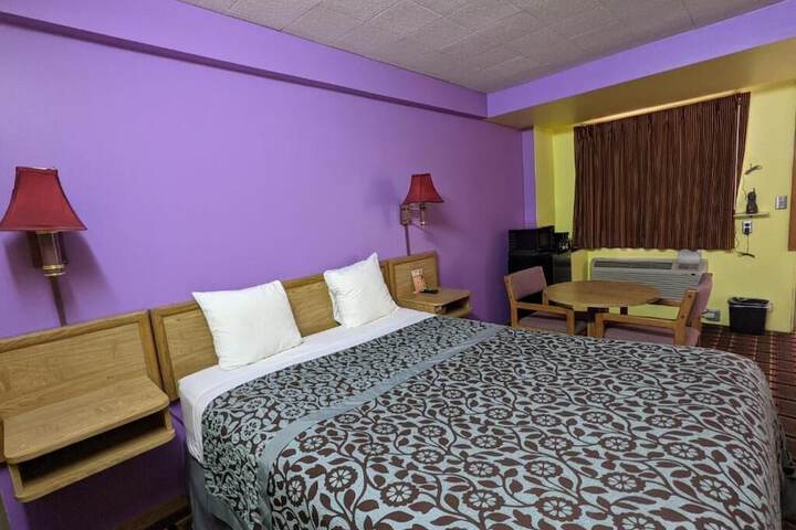 Room 8 of 14