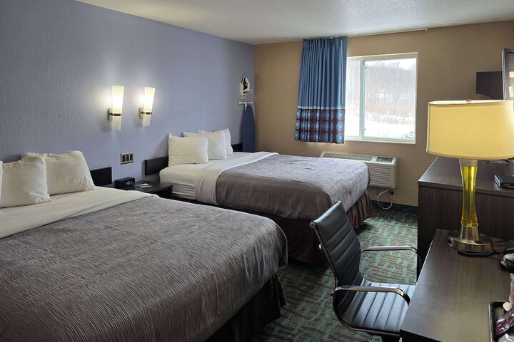 1 Queen Bed (12 of 14)