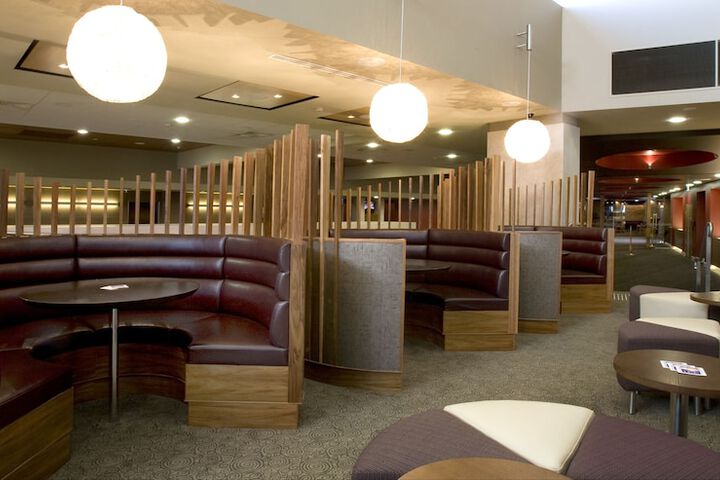 Lounge 63 of 84