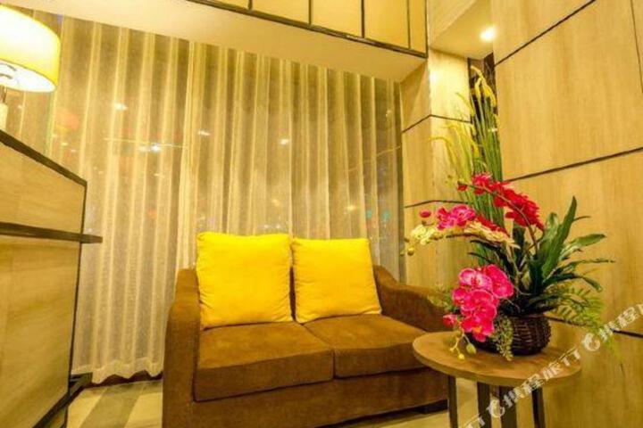 Ripple Hotel (Fenghuang Street Pedestrian Street)