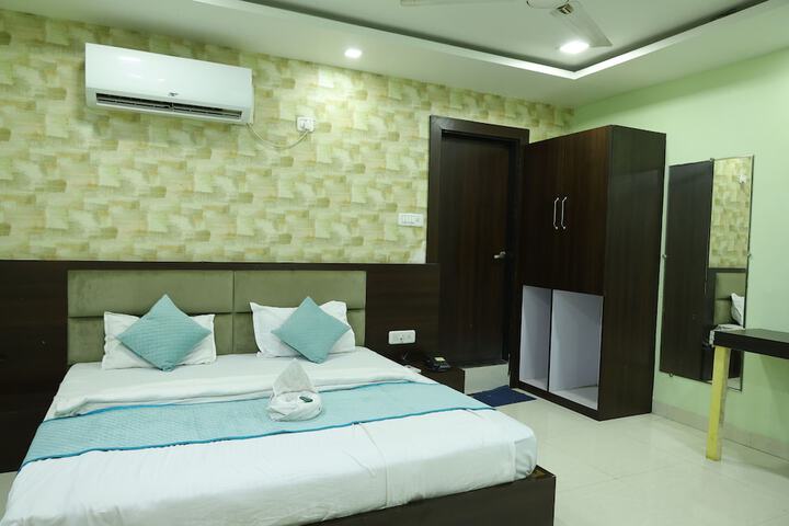 Room 12 of 22