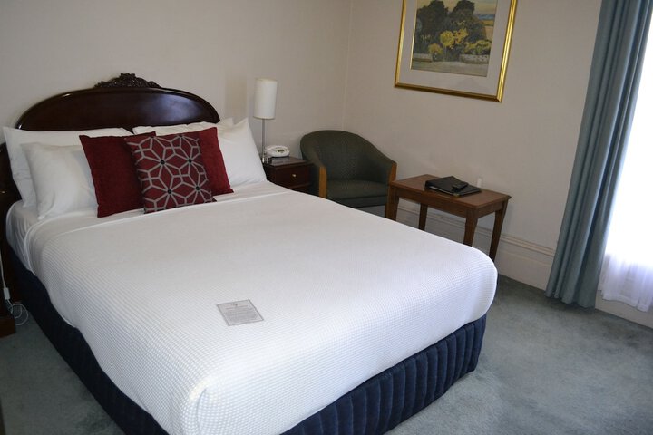 Room 6 of 60