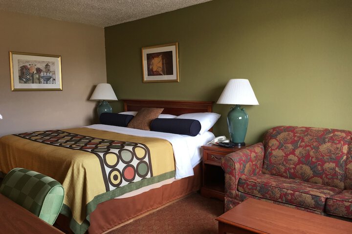 1 King Bed Suite (3 of 34)