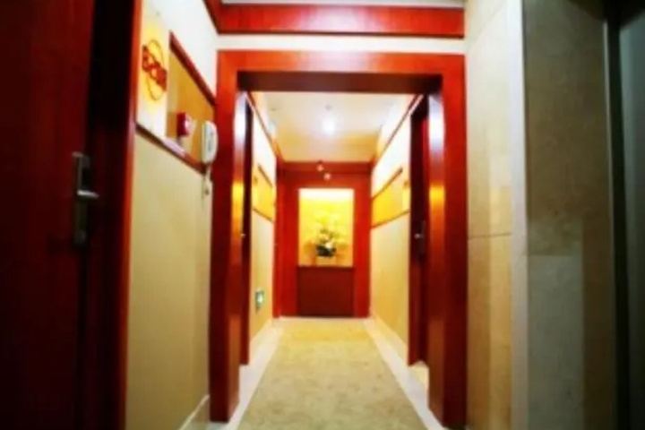 Room 10 of 12