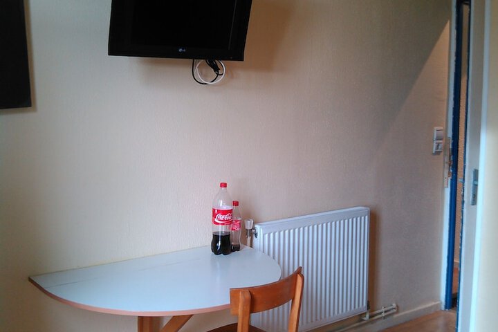 Room 9 of 16