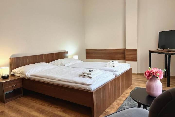 Room 4 of 15