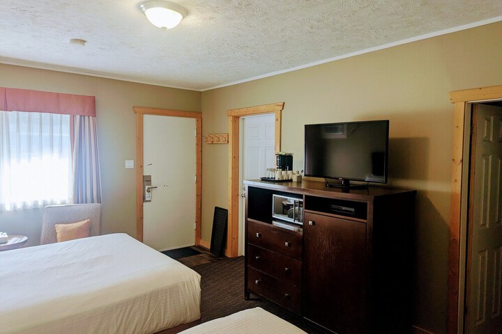 Room 28 of 66