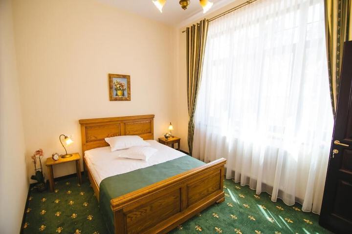 Room 12 of 90