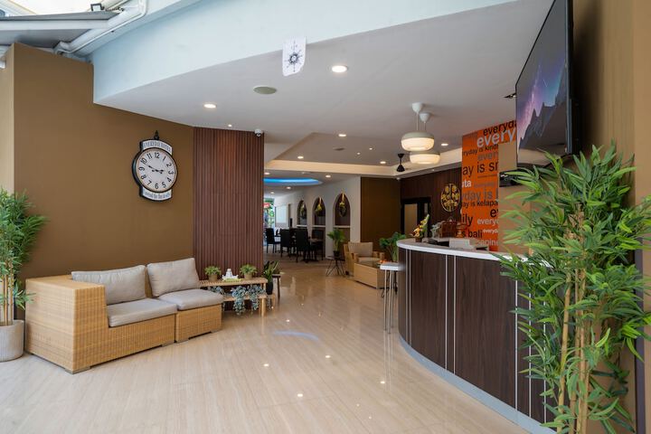 Entrance & Lobby