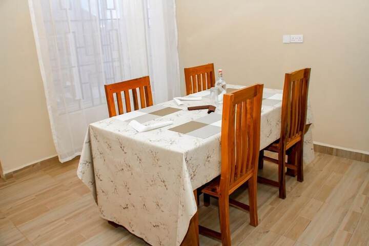 Dining 12 of 18