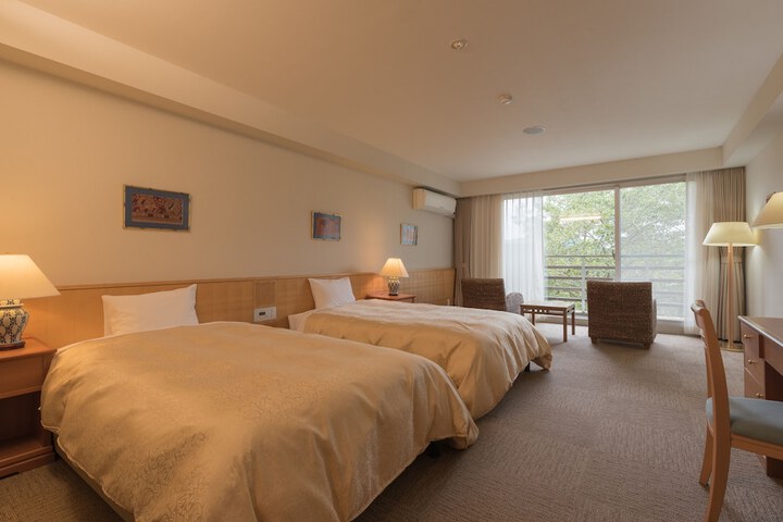 Room 4 of 76