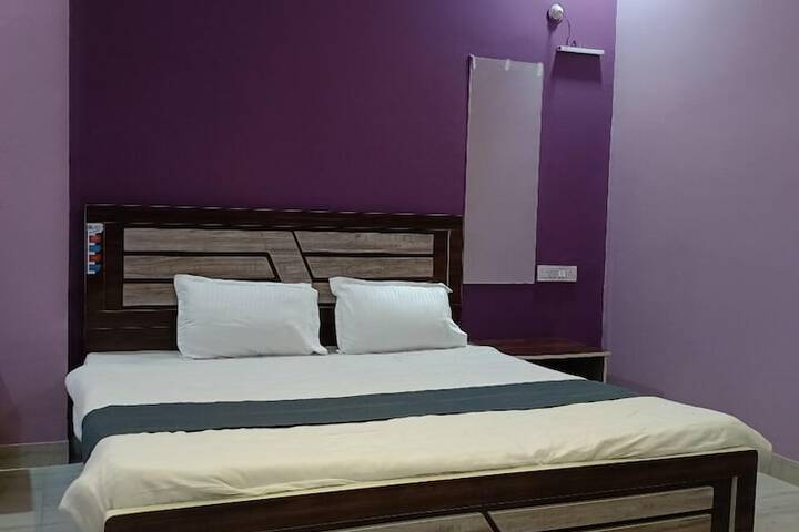 Room 13 of 16