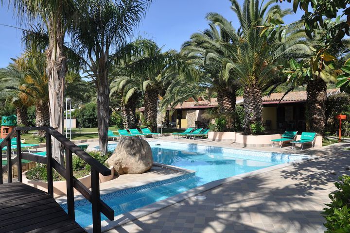 Hotel Pool