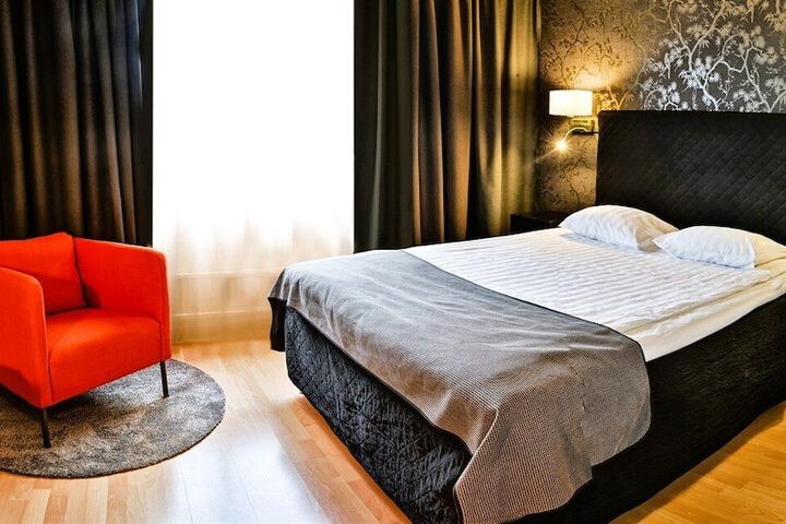 Room 13 of 30