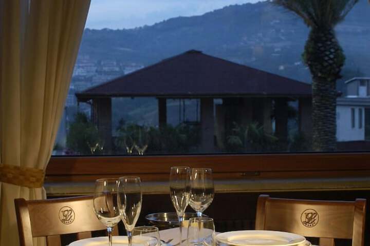Dining 44 of 55