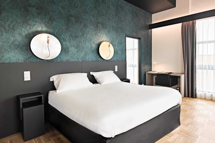Room 5 of 20
