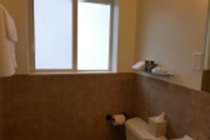 Room 305 of 695
