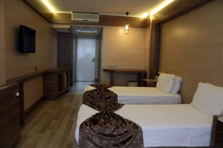 Room 10 of 30