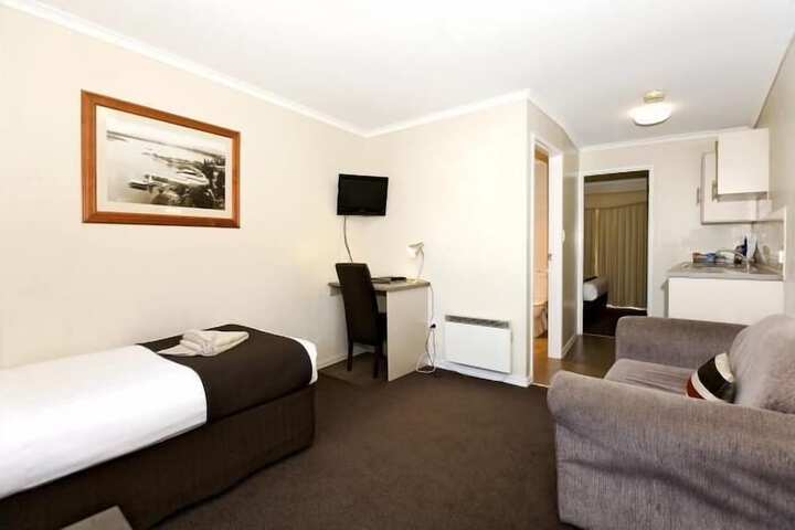 Room 2 of 11