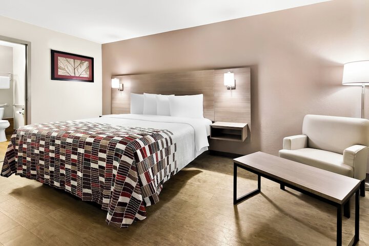 Deluxe Queen Bed (9 of 9)