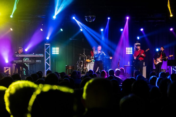 Entertainment 25 of 33