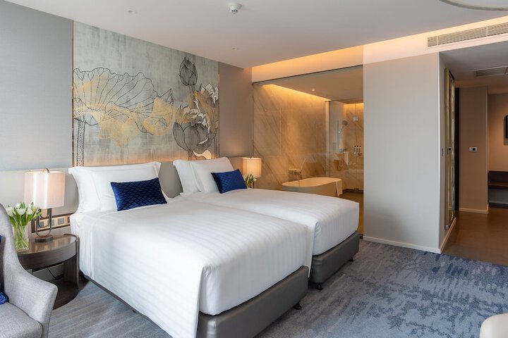 Room 27 of 261