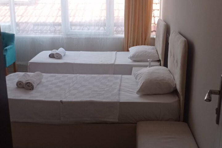 Room 6 of 11
