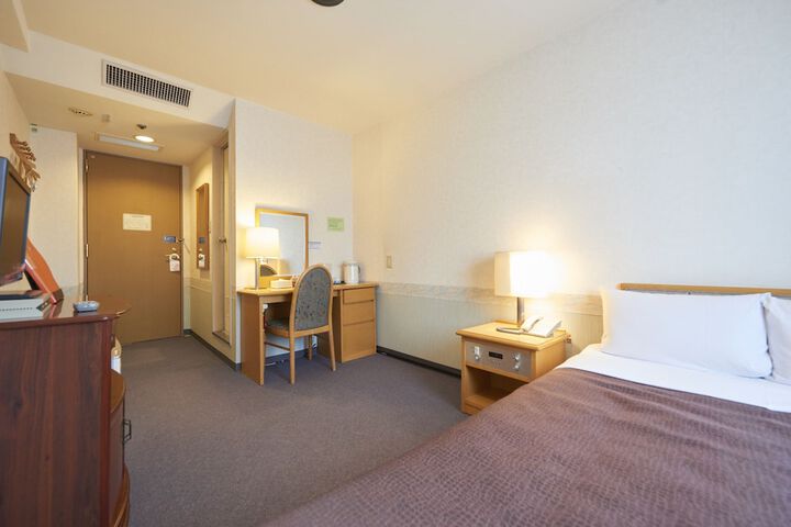 Room 6 of 32