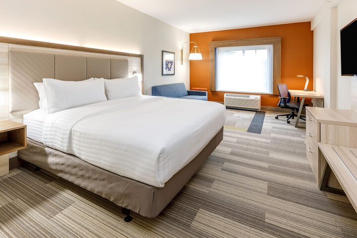 Standard King Bed Accessible (4 of 8)