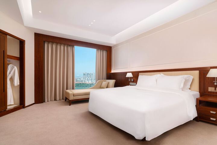 Room 10 of 42