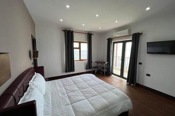 Room 15 of 32