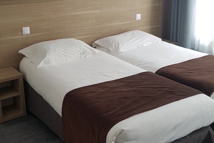 Room 12 of 37