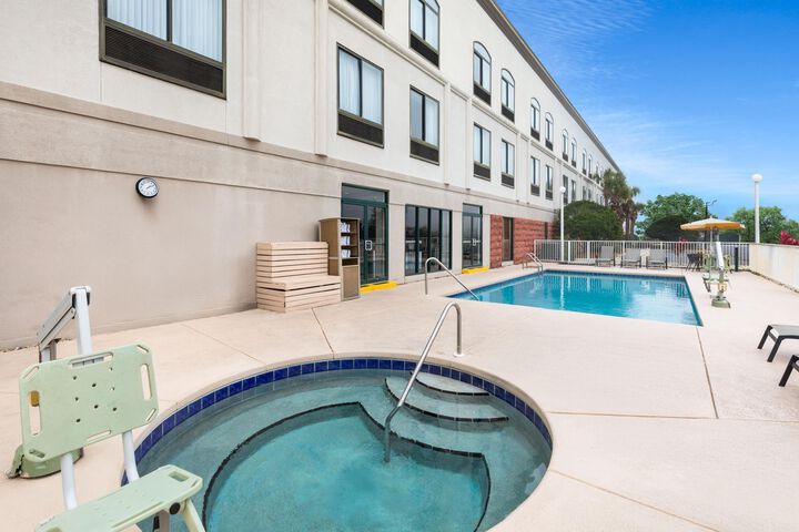 Hotel with Pool