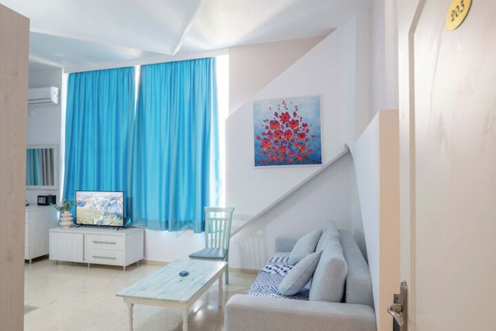 Room 107 of 297