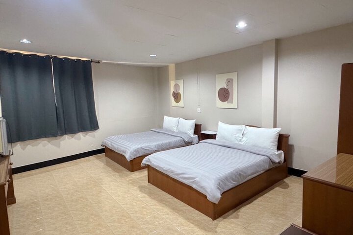 Room 9 of 27