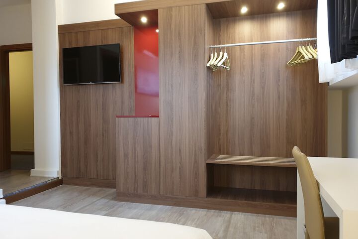 Room 17 of 46