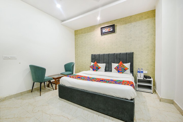 Room 16 of 32