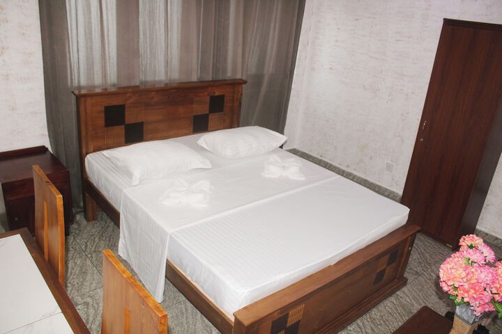 Room 7 of 25