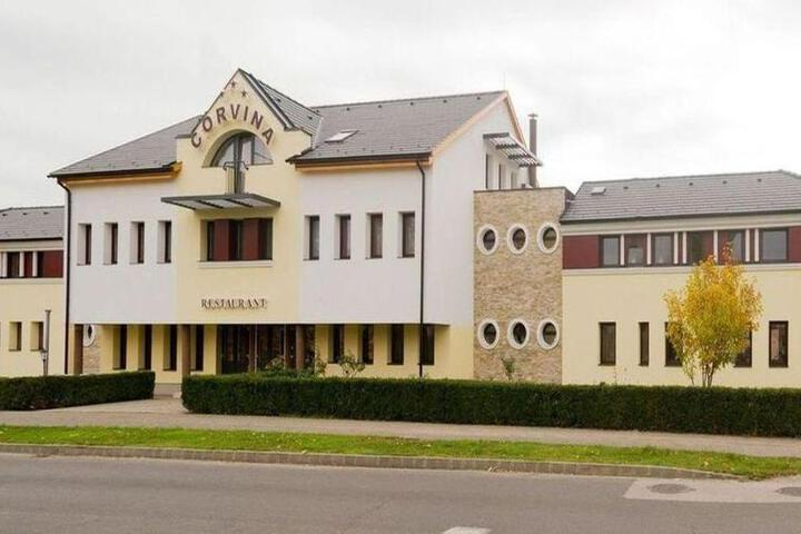 Corvina Hotel-Restaurant
