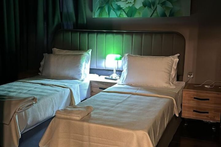 Room 4 of 36