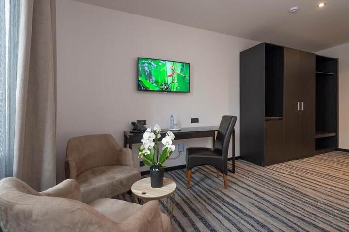 Room 16 of 39