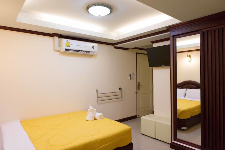 Room 8 of 37