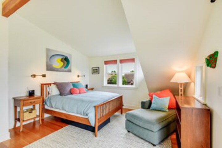 Room 6 of 24