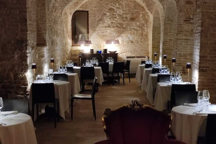 Dining 7 of 21