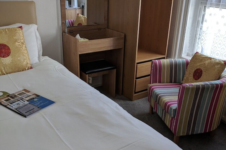 Room 13 of 40
