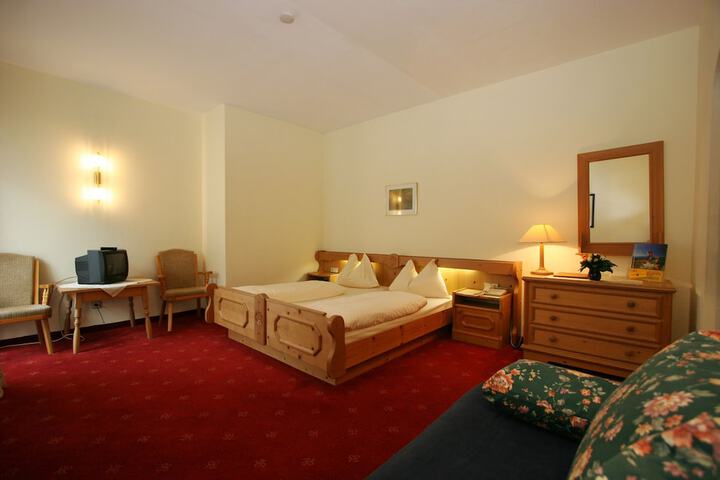 Room 9 of 31