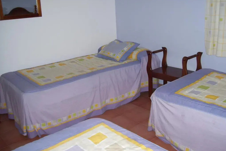 Room 4 of 8